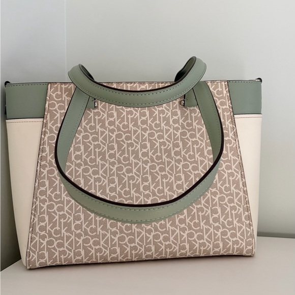 Calvin Klein bag - Picture 9 of 11